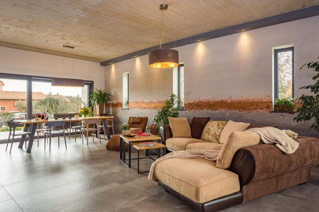 Apartments Bijou With Big Private Garden Near Umag Vilanija Exterior foto