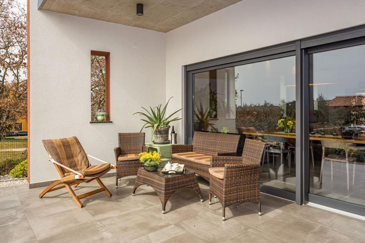 Apartments Bijou With Big Private Garden Near Umag Vilanija Exterior foto